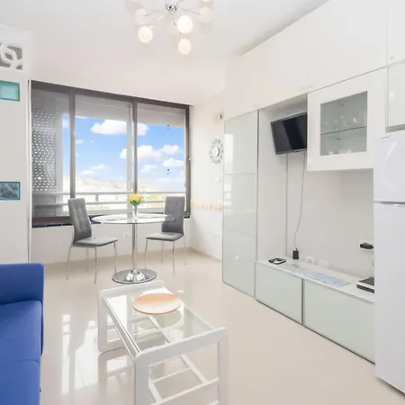 Sun Port Ocean Views - Renovated & Pool アパート *