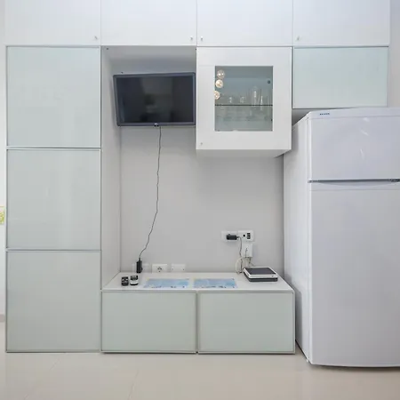 Sun Port Ocean Views - Renovated & Pool アパート