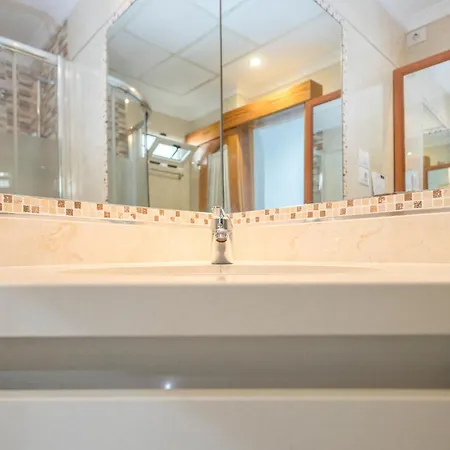 アパート Sun Port Ocean Views - Renovated & Pool