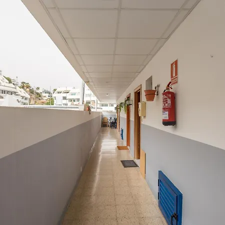 Sun Port Ocean Views - Renovated & Pool アパート