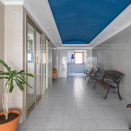 Sun Port Ocean Views - Renovated & Pool アパート